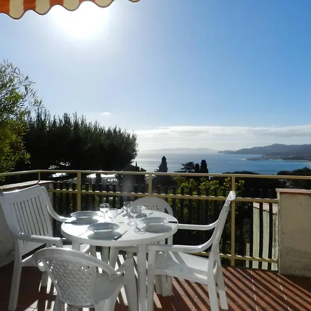 2 Pieces Avec Terrasse Vue Mer, Parking Au Lavandou - Fr-1-251-898