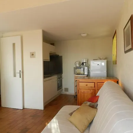 2 Pieces Avec Terrasse Vue Mer, Parking Au Lavandou - Fr-1-251-898