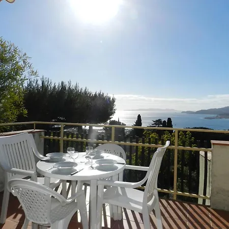 Апартаменти 2 Pieces Avec Terrasse Vue Mer, Parking Au Lavandou - Fr-1-251-898 Ле-Лаванду
