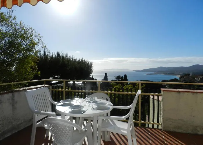 2 Pièces Avec Terrasse Vue Mer, Parking Au Lavandou - Fr-1-251-898