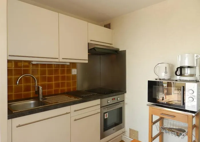 2 Pièces Avec Terrasse Vue Mer, Parking Au Lavandou - Fr-1-251-898 Appartement