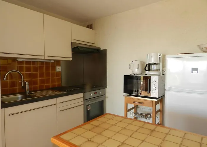 2 Pieces Avec Terrasse Vue Mer, Parking Au Lavandou - Fr-1-251-898 *