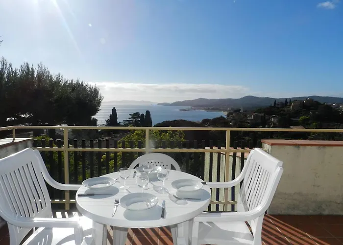 2 Pieces Avec Terrasse Vue Mer, Parking Au Lavandou - Fr-1-251-898 Le Lavandou