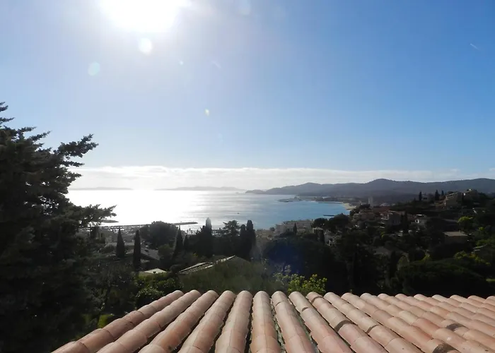 Appartement 2 Pièces Avec Terrasse Vue Mer, Parking Au Lavandou - Fr-1-251-898 Le Lavandou